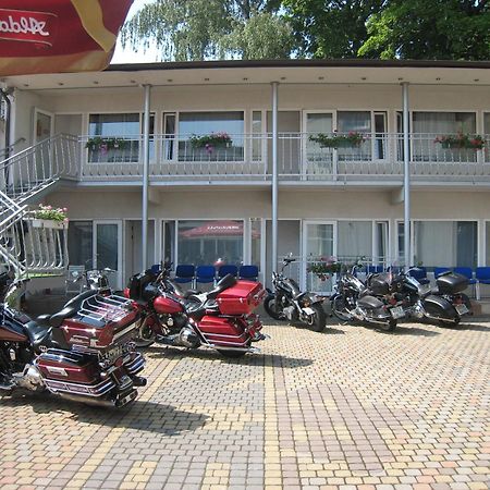 Nb Hotel With Free Parking Рига Экстерьер фото