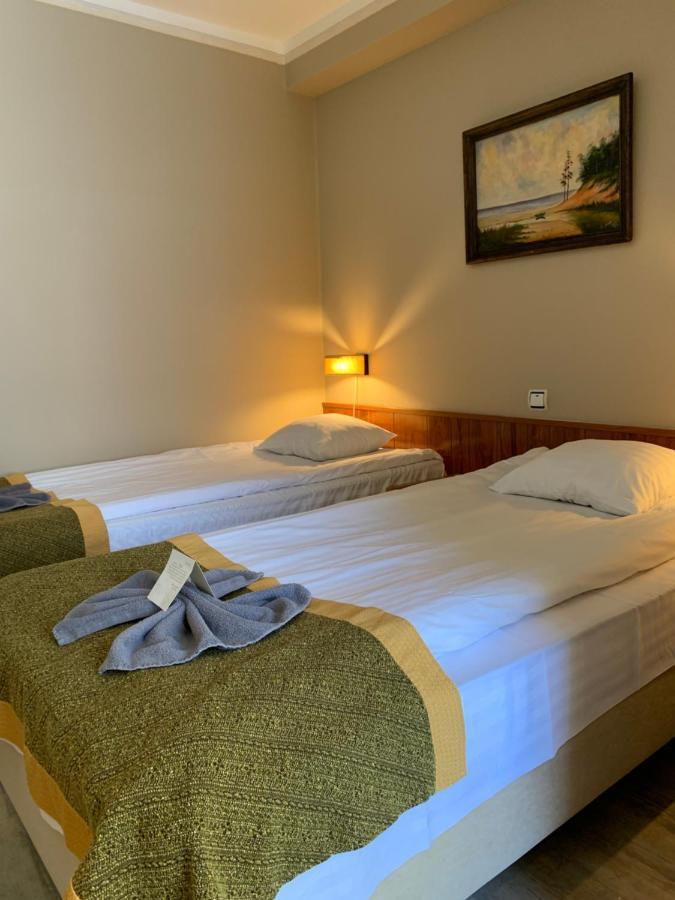 Nb Hotel With Free Parking Рига Экстерьер фото
