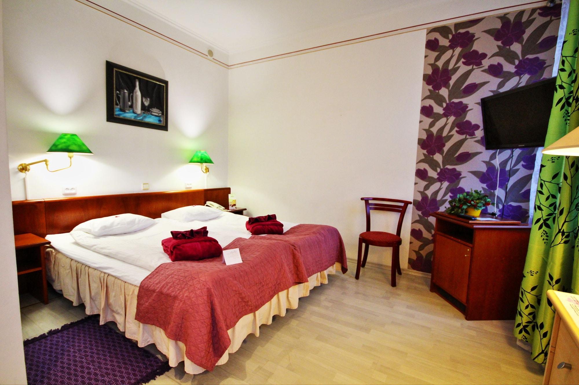 Nb Hotel With Free Parking Рига Экстерьер фото