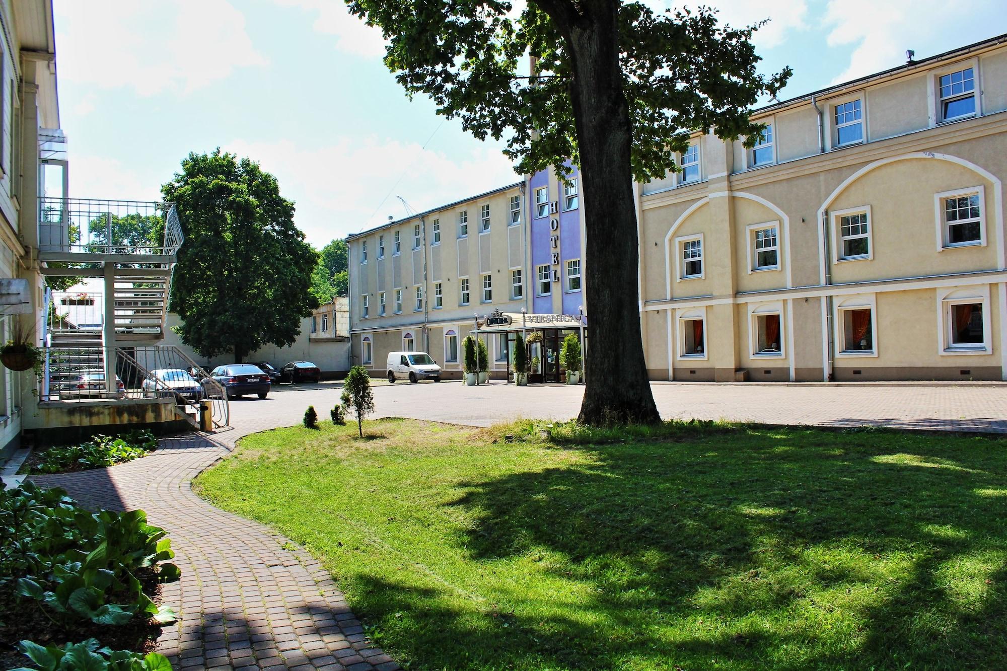 Nb Hotel With Free Parking Рига Экстерьер фото