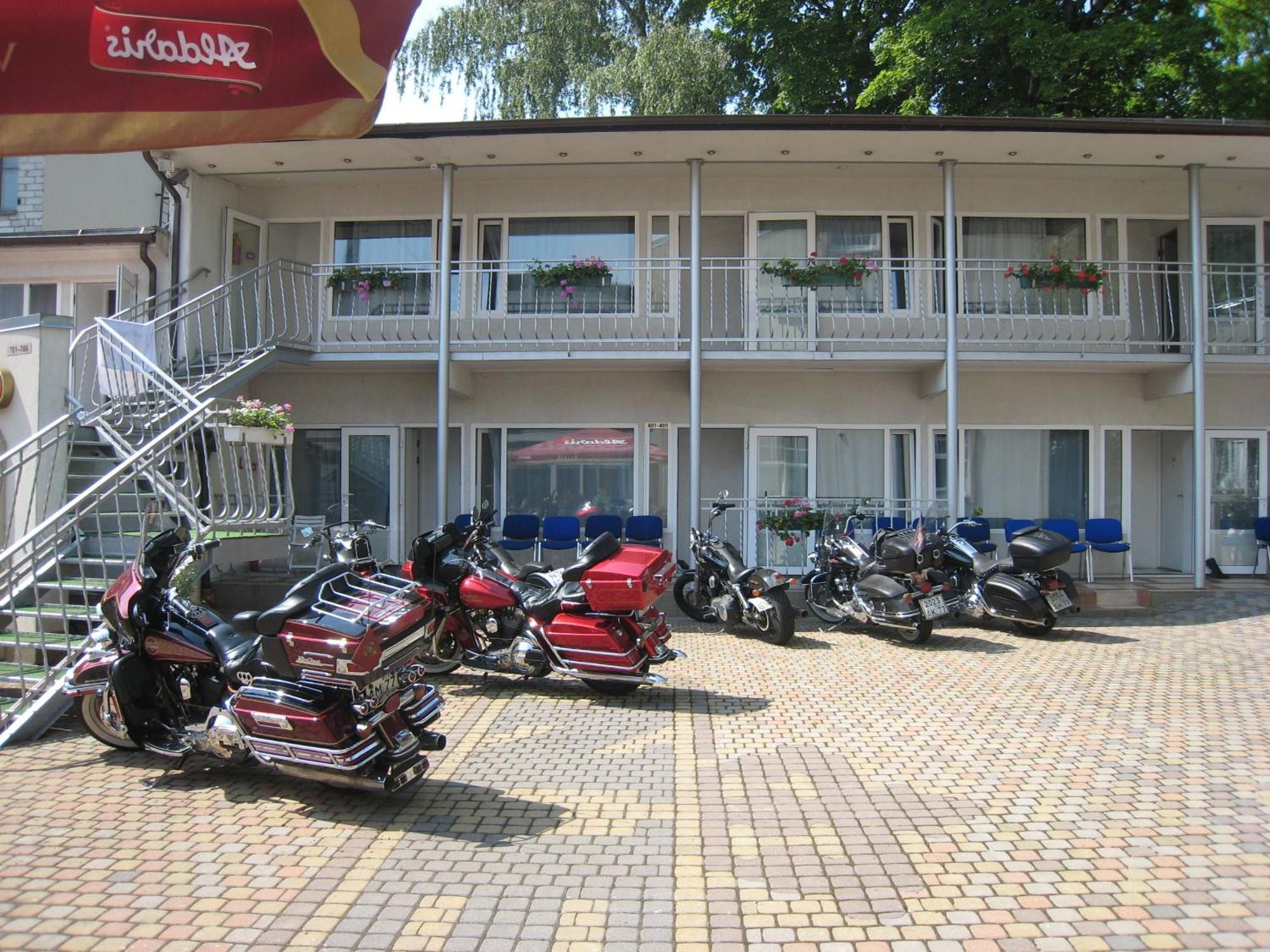 Nb Hotel With Free Parking Рига Экстерьер фото